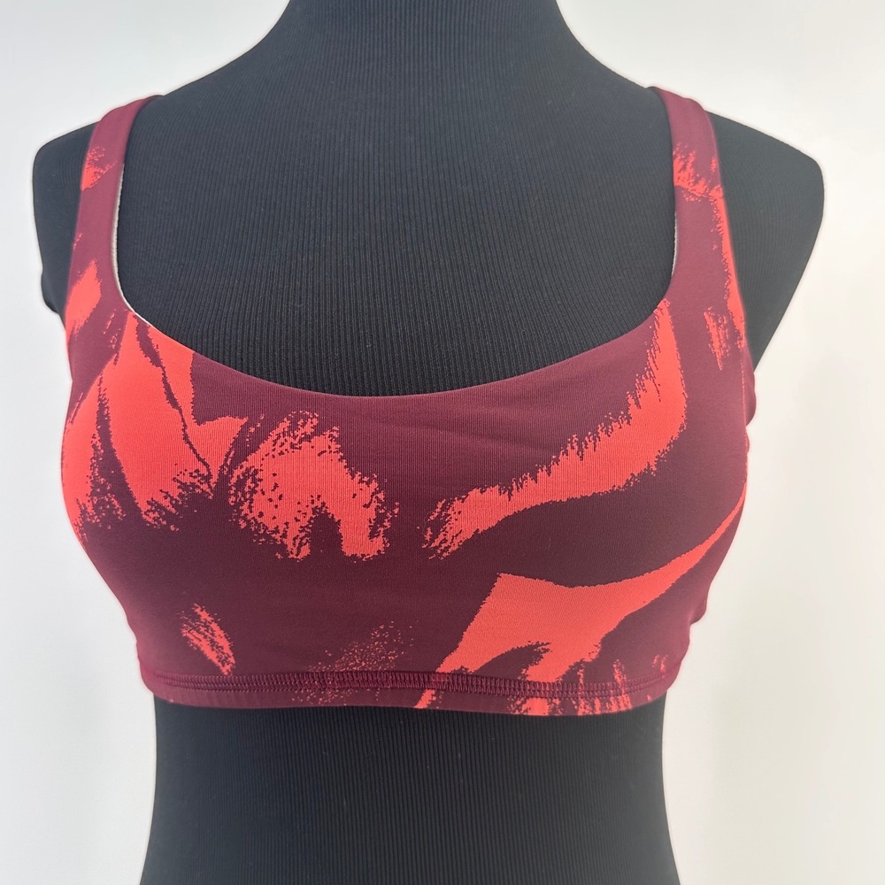 Lululemon Strappy Back Sports Bra Abstract Print Workout Top Size 6 no pads